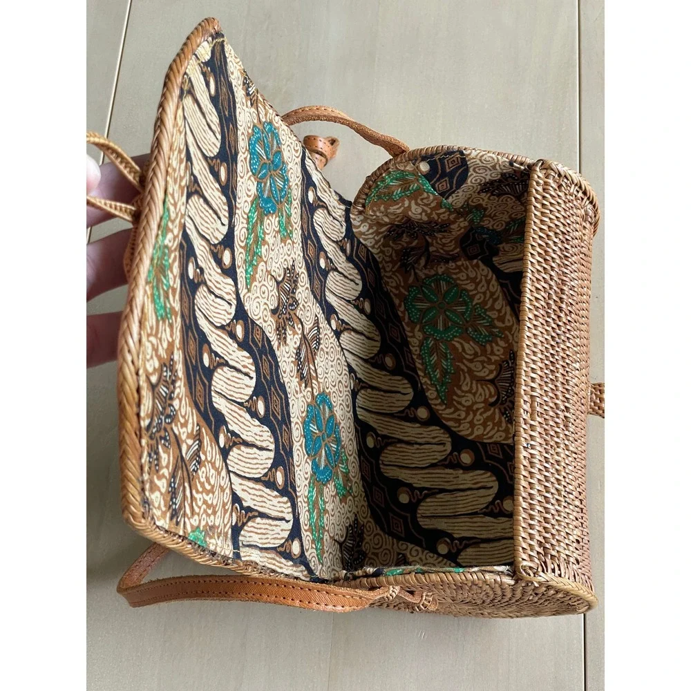 Woven Rattan Crossbody Bag Brown Bow Closure Batik Lined Boho Handbag
